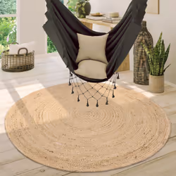 Quiconque a déjà testé le jute ne pourra plus y renoncer de sitôt. Ce tissu pratique à usage quotidien, que l’on connaît plut ...