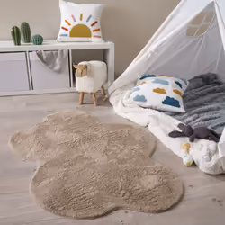 L’attrait chaleureux d’une fausse fourrure ultra douce allié à un coloris tendance et un style moderne. La forme naturelle cl ...