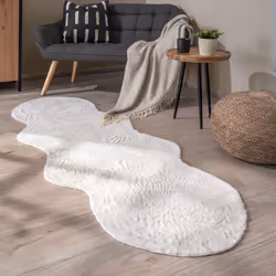 L’attrait chaleureux d’une fausse fourrure ultra douce allié à un coloris tendance et un style moderne. La forme naturelle cl ...