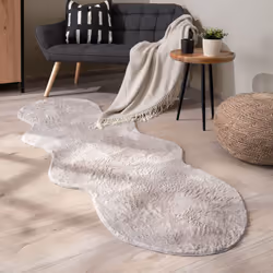 L’attrait chaleureux d’une fausse fourrure ultra douce allié à un coloris tendance et un style moderne. La forme naturelle cl ...