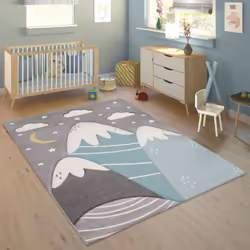 Pour les enfants alpinistes et les aventuriers du jeu, attention, car il existe maintenant des tapis poils ras très tendance ...