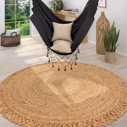 Ceux et celles qui s’intéressent à la mode et aux tendances l’auront déjà constaté depuis longtemps : la jute est dans le ven ...