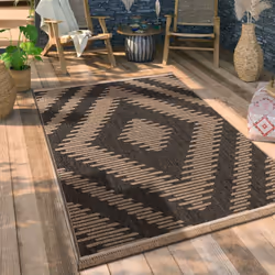 Non aux couleurs extravagantes ou kitsch : alors que certains tapis ont besoin d’arborer des coloris voyants ou des motifs co ...
