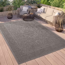 Inspirée du riche héritage des tapis orientaux, cette collection de tapis d'extérieur présente des motifs détaillés et artist ...