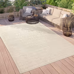 Inspirée du riche héritage des tapis orientaux, cette collection de tapis d'extérieur présente des motifs détaillés et artist ...