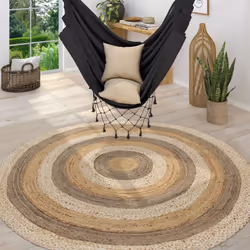 Quiconque a déjà testé le jute ne pourra plus y renoncer de sitôt. Ce tissu pratique à usage quotidien, que l’on connaît plut ...