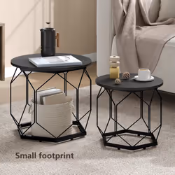 À propos de cet article - DÉCORATION DÉSIGNÉE : Le bois composite s'assortit du métal, ce qui donne à la table de salon moder ...
