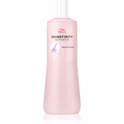 Vivez la nouvelle expérience de coloration avec le révélateur Wella Professionals Shinefinity Activator. Associé à la colorat ...