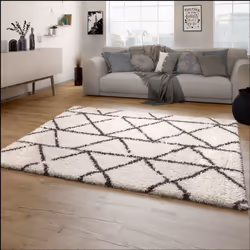 L'élégance ne doit pas forcément être associée à de l'inconfort. Les tapis à longs poils moelleux de cette collection témoign ...