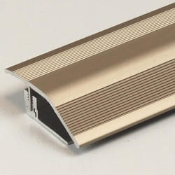 Dénivelé  barre de seuil stratifié  hauteur 7 - 17 mm  Alu anodisé Flex  Couleur:bronze clair  Longueur:900 mm  Largeur:39 mm