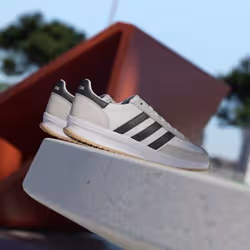Adidas IH8584_590 chaussure de sport à la mode Noir - Vue supplémentaire 6