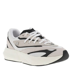 Baskets running blanches et beiges en mesh avec lacets blancs et semelle écrue