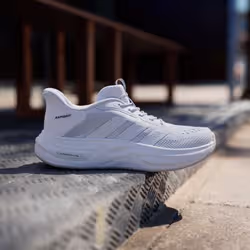 Adidas HP3446_610 Chaussure d'athlétisme Blanc - Vue supplémentaire 3