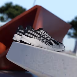 Adidas JR7228_580 Chaussure d'athlétisme Noir - Vue supplémentaire 6