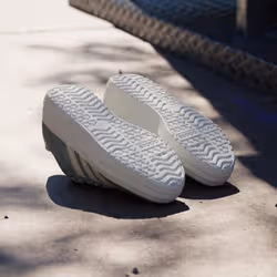 Adidas IH9150_590 Chaussure d'athlétisme Blanc - Vue supplémentaire 4