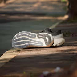 Adidas KK1202_620 Chaussure d'athlétisme Blanc - Vue supplémentaire 4