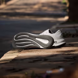 Adidas JQ4254_630 Chaussure d'athlétisme Blanc - Vue supplémentaire 4
