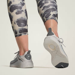 Adidas KJ1047_610 Chaussure d'athlétisme Gris