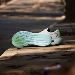 Adidas KJ8758_680 Chaussure d'athlétisme Blanc - Vue supplémentaire 4