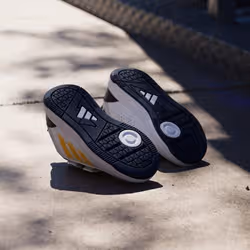 Adidas KJ9770_390 Chaussure d'athlétisme Blanc - Vue supplémentaire 4