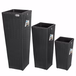 Description générale Préparez-vous pour le printemps avec ce set de 3 pots de fleurs en polyrotin. Idéal pour mettre en valeu ...