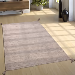 Pour une ambiance résolument tendance, optez pour un kilim. Ces tapis allient à; merveille matériaux naturels et design perso ...