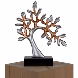 Suivez les racines de l'arbre de vie et retrouvez-vous avec cette noble sculpture. Au nom de la nature, 'Penjing' brille dans ...
