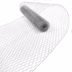 Ce grillage galvanisé à mailles hexagonales est particulièrement robuste. Le treillis métallique a une maille de 25 mm. Il pe ...