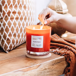 AVA & MAY CA-MA-500 bougie en cire Cylindre Amande, Cannelle, Bois de santal Rouge 1 pièce(s)
