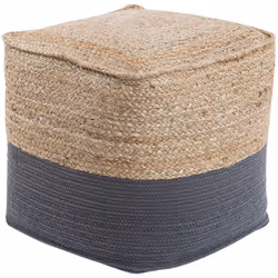 Coussin de sol. Ce joli pouf gris foncé, carré et tricoté en gros fils de coton et de jute, constitue un accessoire décoratif ...