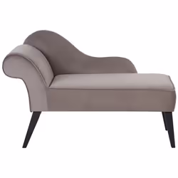 Petite chaise longue en tissu taupe côté gauche. Cette méridienne sera un meuble parfait pour votre intérieur ! Le design int ...