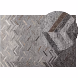 Tapis moderne à poil ras, motif à chevrons. Le motif classique à chevrons et le mélange de nuances claires et foncées de gris ...