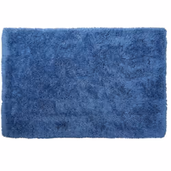Tapis rectangulaire à poils longs. Invitez la douceur dans votre salon et décorez le avec ce tapis élégant et ultra moelleux. ...
