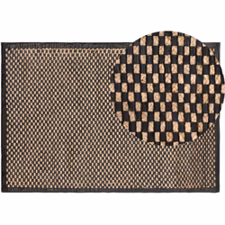 Tapis patchwork en cuir motif à damier beige et noir. Ajoutez une ambiance rustique à votre maison et enrichissez-la avec ce  ...