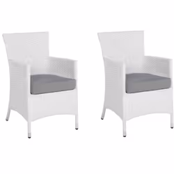 Fauteuils bas en polyrotin. Ce lot de 2 fauteuils de jardin élégants et spacieux en polyrotin de couleur blanche assure une a ...