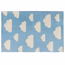 Tapis décoratif pour enfant à motif nuages. Laissez l'imagination de votre enfant s'envoler grace à ce joli tapis nuage. Son  ...