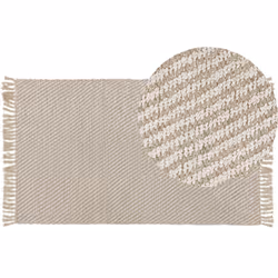 Tapis en jute et coton rayé beige à franges. Créez une atmosphère cosy et bien-être dans un style bohème avec ce tapis à fran ...