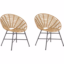 Fauteuils spaghetti en polyrotin. Fabriquées en rotin PE de couleur naturel, ces chaises vous offriront un confort optimal po ...