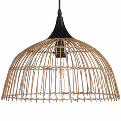 Lampe à suspension avec abat-jour en rotin. Cette lampe suspendue est parfaite dans tout intérieur d'inspiration bohème ou ru ...