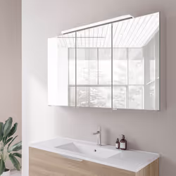 Prise pratique à l'intérieur de l'armoire Portes en miroir à l'intérieur et à l'extérieur pour une meilleure vue d'ensemble F ...