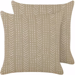 Coussins décoratifs. Un nouveau coussin de décoration est le moyen idéal de donner un petit coup de jeune à votre espace. Ave ...