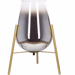 Lampe de table en métal avec base tripode. Ajoutez une touche élégante à votre intérieur avec cette lampe de table au design  ...