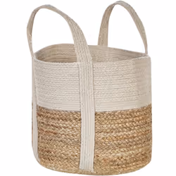 Corbeille à linge à anses. Créé en combinant le jute et le coton, ce panier a un attrait naturel, qui en fait un accessoire a ...