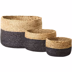 Trio de paniers en jute fait à la main. Cet ensemble de paniers en jute ne manquera pas d'attirer l'attention de vos invités ...