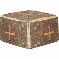 Repose-pieds oriental. Créé selon la technique de tissage traditionnelle indienne Panja, ce pouf est une œuvre remarquable de ...