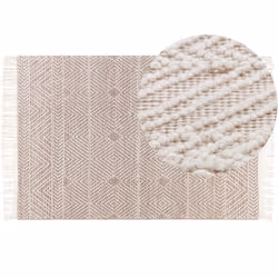 Tapis à motif géométrique. Décorez votre chambre ou votre salon avec ce tapis unique d'inspiration bohème. Il est orné de pom ...