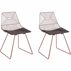 Chaises de style industriel. Fabriquées en métal solide et dotées d'un revêtement rose doré, ces chaises incarnent le luxe et ...