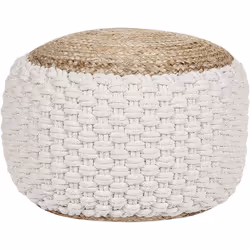 Repose-pieds à surface texturée. Transformez votre salon et ajoutez une touche de style bohème avec ce pouf rond. Tricoté à p ...
