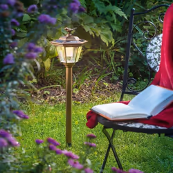 Découvrez les caractéristiques de l'article Borne solaire Tivoli éclairage blanc chaud La balise solaire Tivoli illuminera, b ...