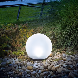 Simplement beau Sur le plan formel, cette boule lumineuse en acrylique de 20 centimètres fonctionnant à l'énergie solaire est ...